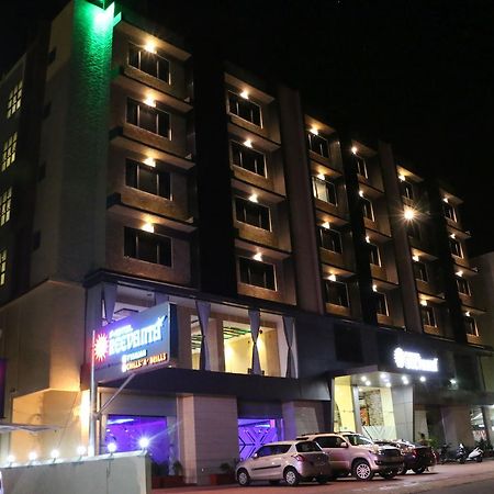 Hotel Reevanta Daman Ngoại thất bức ảnh