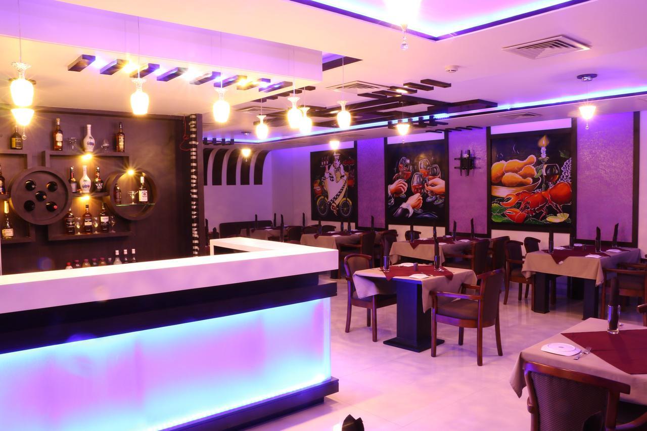 Hotel Reevanta Daman Ngoại thất bức ảnh