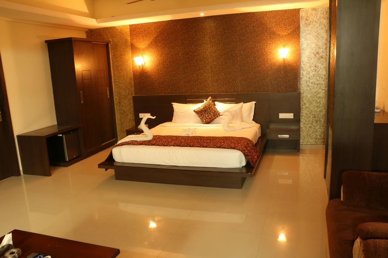 Hotel Reevanta Daman Ngoại thất bức ảnh