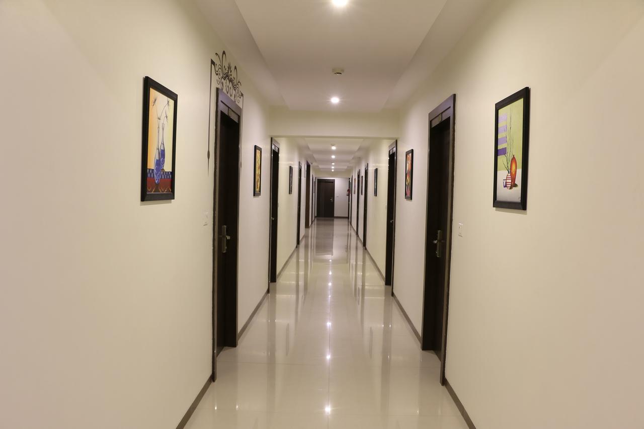 Hotel Reevanta Daman Ngoại thất bức ảnh