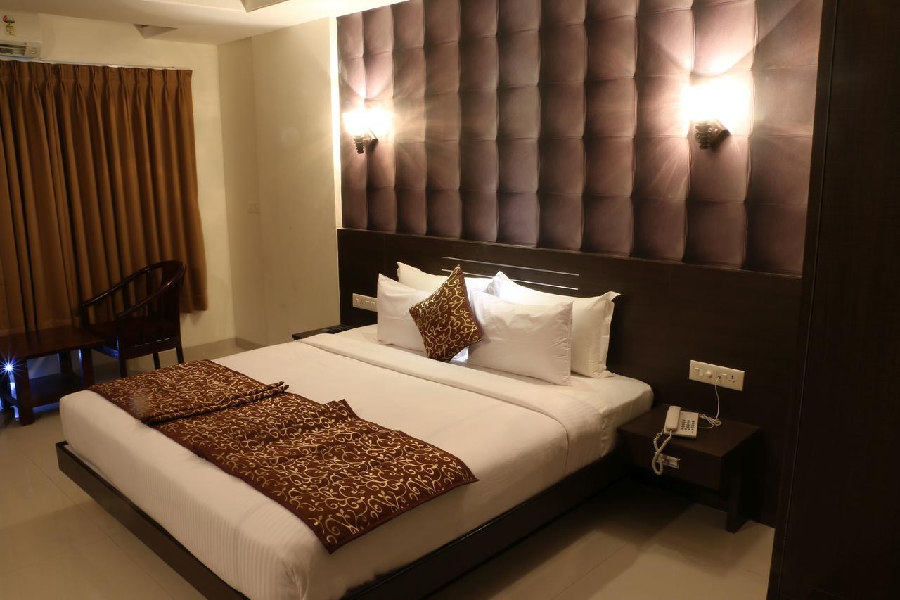 Hotel Reevanta Daman Ngoại thất bức ảnh