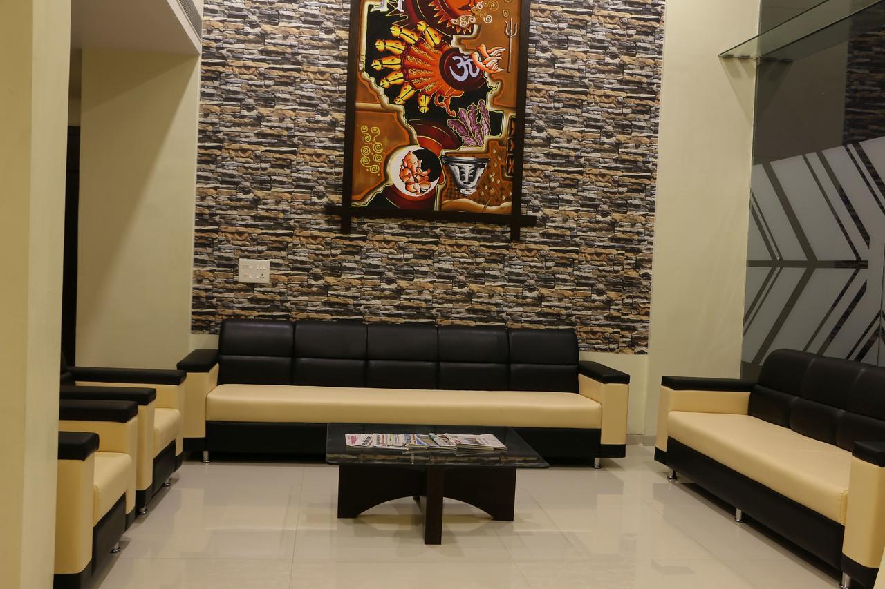 Hotel Reevanta Daman Ngoại thất bức ảnh
